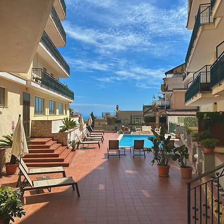 Soleado טאורמינה