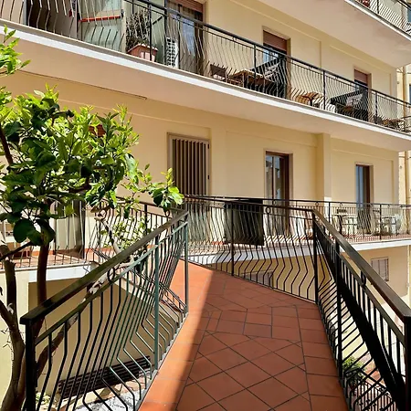 索雷亚德酒店 酒店 2*