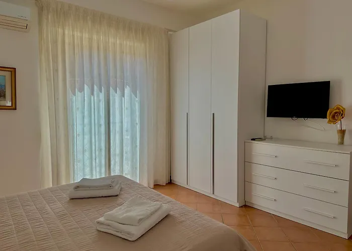 索雷亚德酒店 陶尔米纳