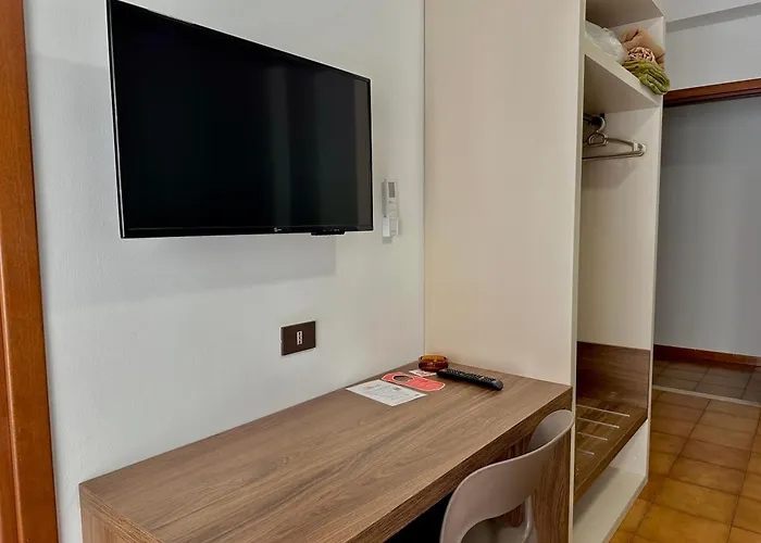 索雷亚德酒店 2* 陶尔米纳