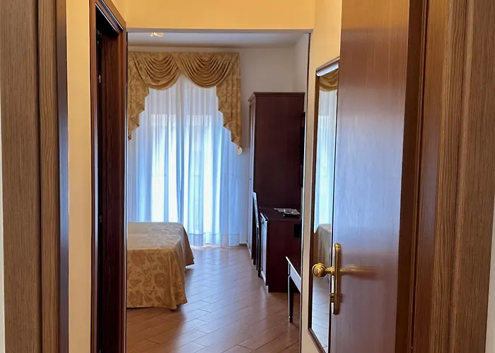 索雷亚德酒店 2*