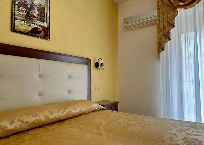 索雷亚德酒店 2* 陶尔米纳